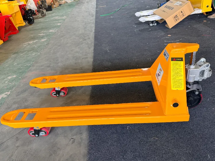 Hoe wielen selecteren voor handpallettrucks die op hobbelige wegen worden gebruikt？